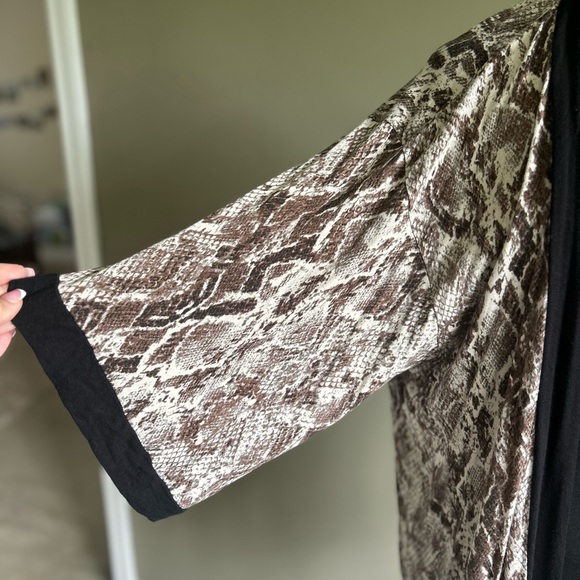 Snakeskin Print Kimono - Picture 2 of 6